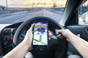 How JUSTICENTER Personal Injury Lawyers Can Help After a Distracted Driving Accident in Tarzana, CA